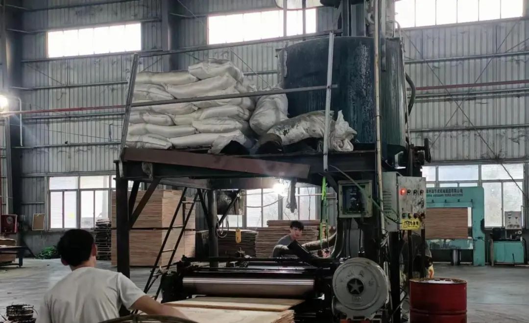 滚胶机施胶工序未配套废气收集处理设施